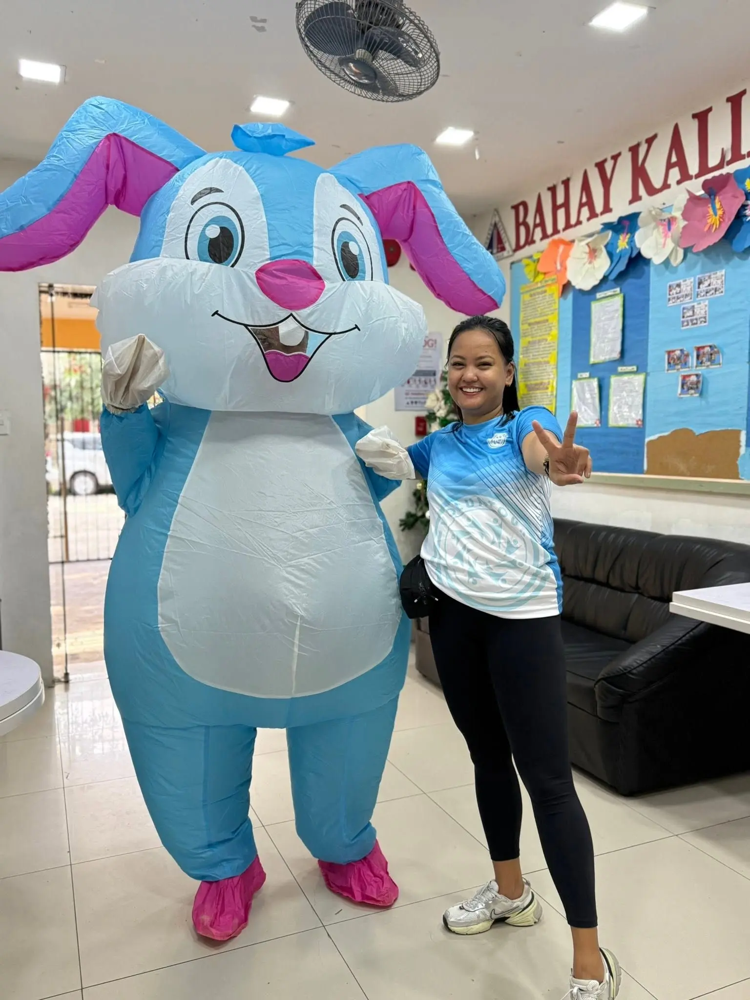 Voluntour founder Zari with local children in the Philippines
